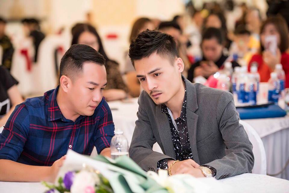 Sau bão hét cát xê 60 triệu, Hoa Vinh họp fan cả trăm người tham dự